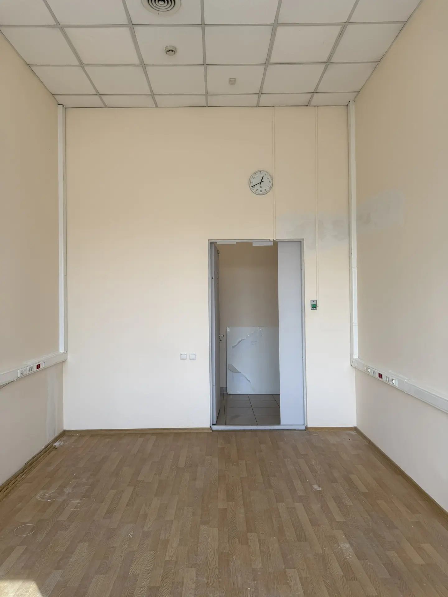 Торги №1657013 Лот №4022215 Аренда нежилого помещения площадью 19,20 кв. - торги по банкротству 2